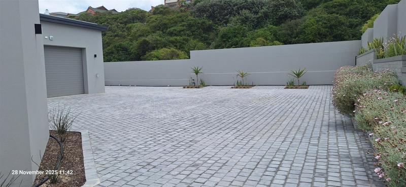 5 Bedroom Property for Sale in Outeniqua Strand Western Cape